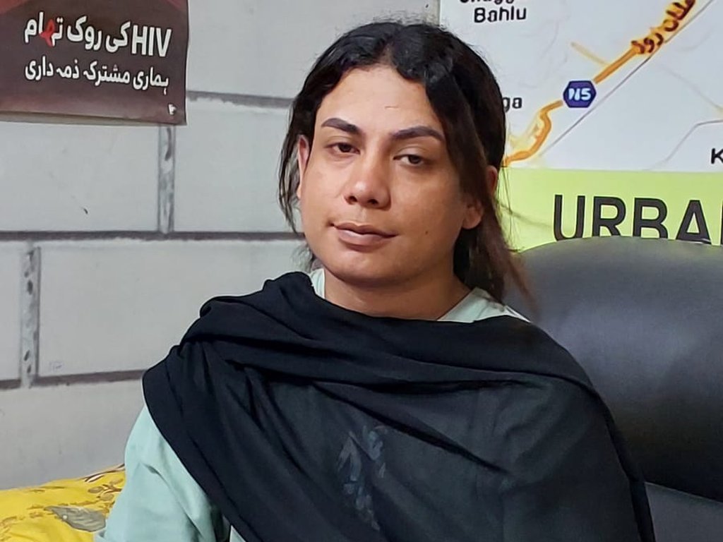 A participant in a black shawl taking notes at a Degardis session