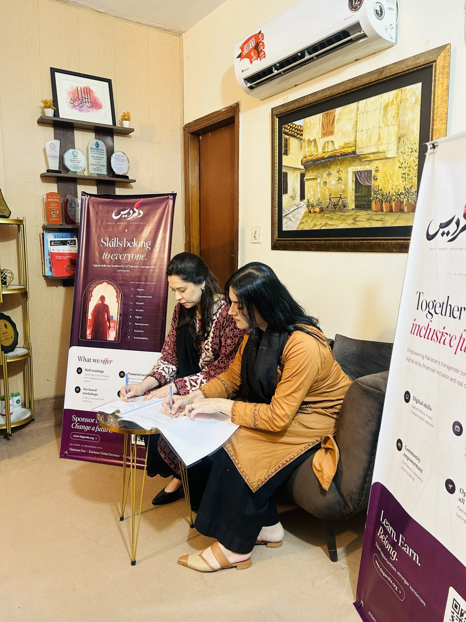 Degardis partnership signing